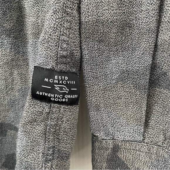 Tony Hawk Men’s Camo Button Up Long Sleeve Shirt Skater Grey Size Small - Picture 3 of 4